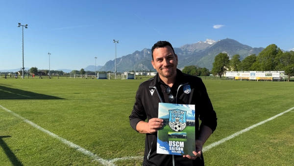 Collombey-Muraz: le club de foot USCM immortalise ses joueurs dans un album de cartes à collectionner